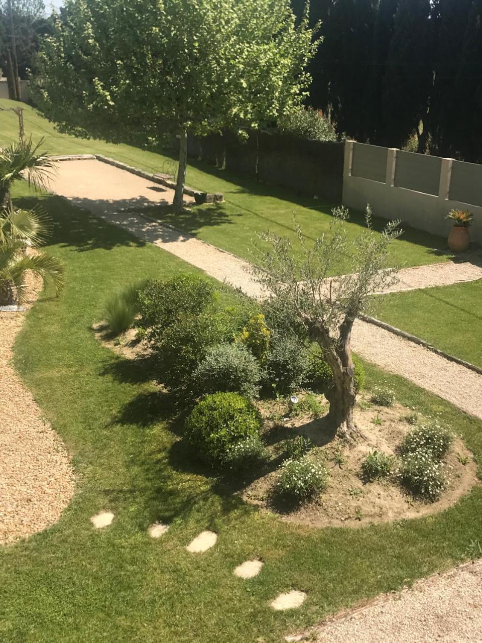 Mas Des Limites Panzió Rognonas Kültér fotó